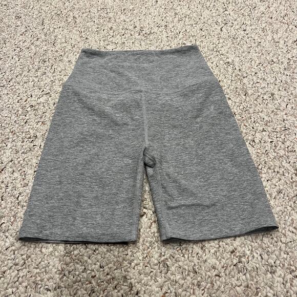 Beyond Yoga Keep Pace 7" Biker Shorts Sz M Light Gray Active Workout Gym - Picture 1 of 6